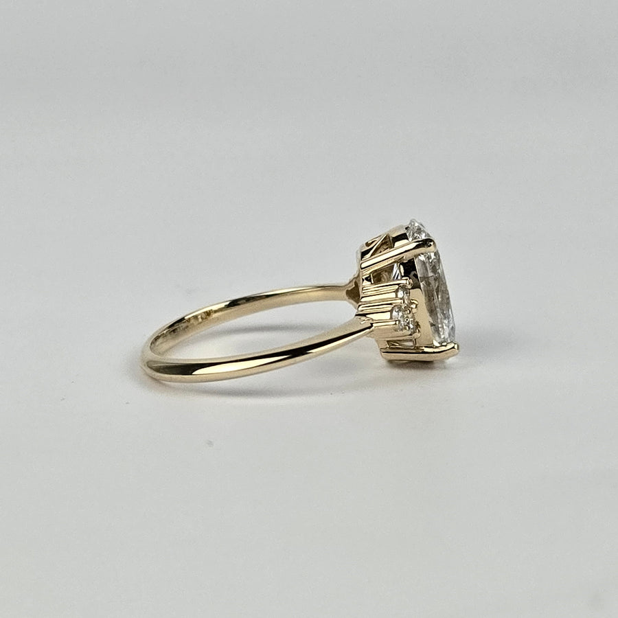 Solid 14k Gold 2.6ct E VVS2 Lab Oval Diamond Ring with EF VS Lab Diamond Side Stones