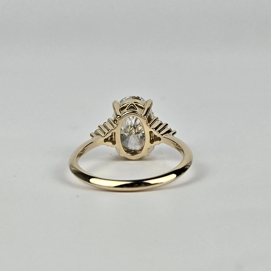 Solid 14k Gold 2.6ct E VVS2 Lab Oval Diamond Ring with EF VS Lab Diamond Side Stones