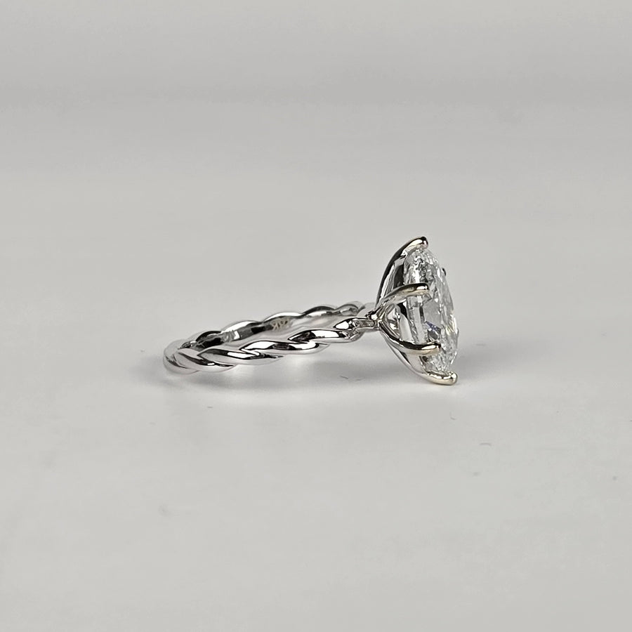 Solid 18k Gold 2ct E VVS1 Oval Lab Diamond Ring – Twisted Band