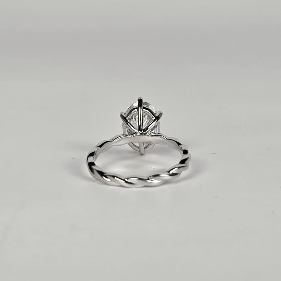 Solid 18k Gold 2ct E VVS1 Oval Lab Diamond Ring – Twisted Band