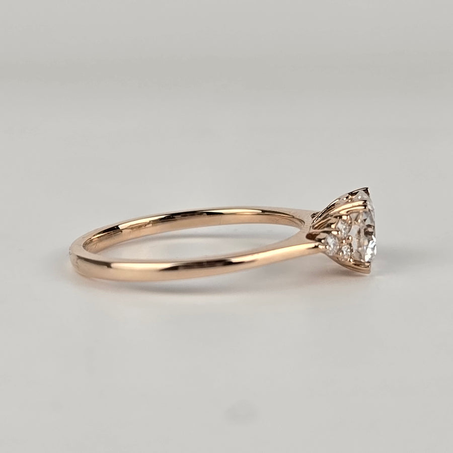 Solid 14k Gold 1ct (6.5mm) D VVS1 Round Moissanite Ring with Moissanite Side Stones(RO624)