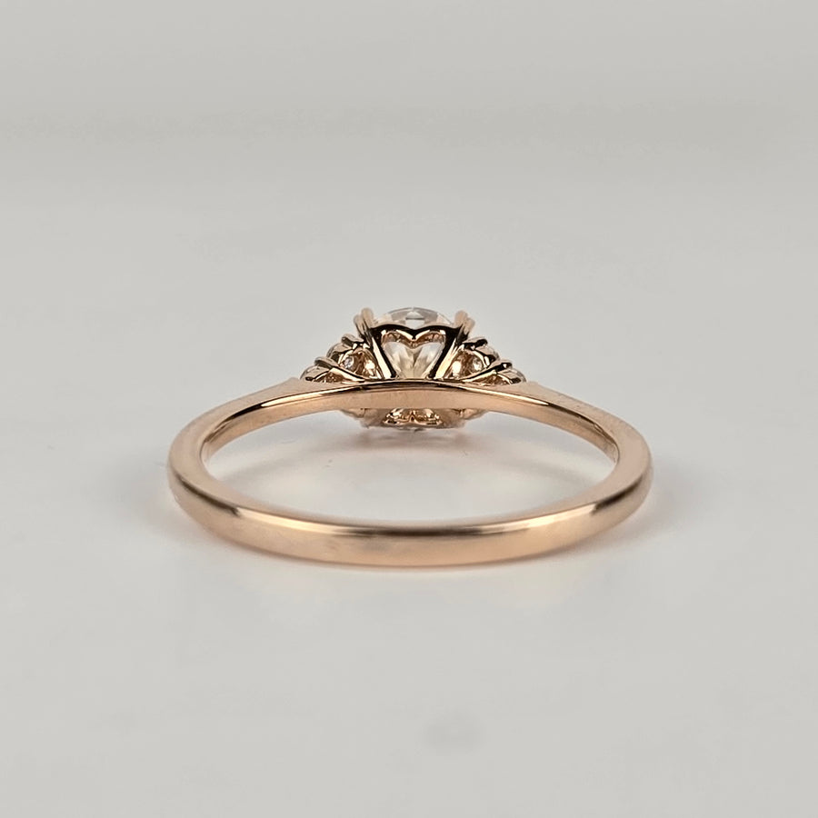 Solid 14k Gold 1ct (6.5mm) D VVS1 Round Moissanite Ring with Moissanite Side Stones(RO624)