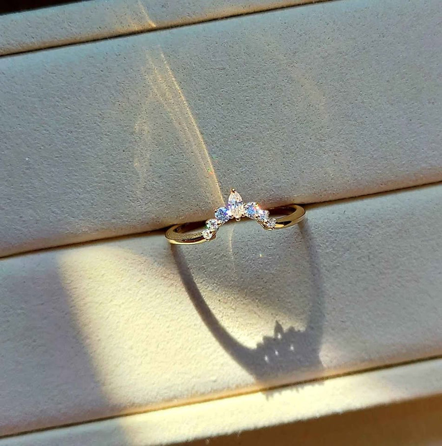 solid 14k gold v shaped moissanite band