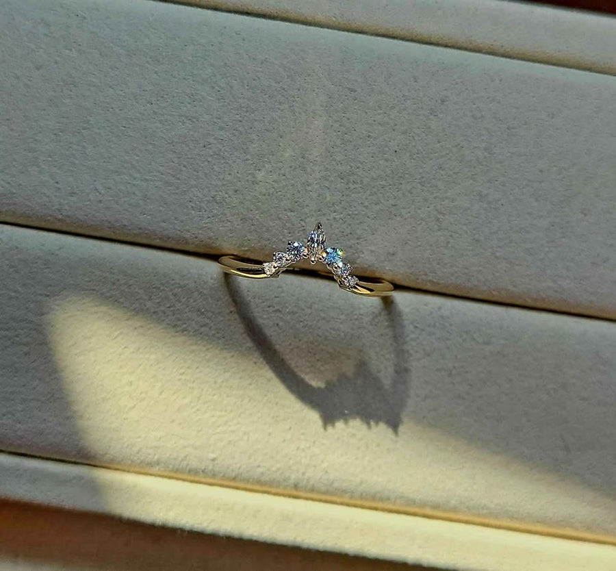 solid 14k gold v shaped moissanite band