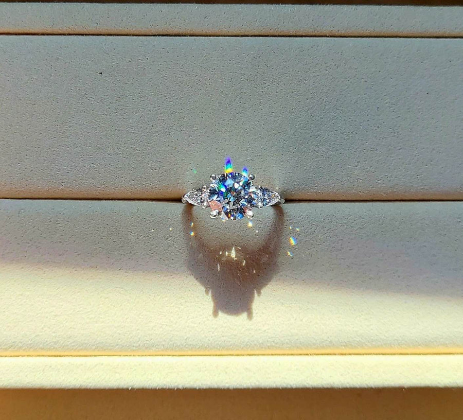 solid 14k gold 1.5ct d vvs2 lab round diamond ring with side lab pear diamond