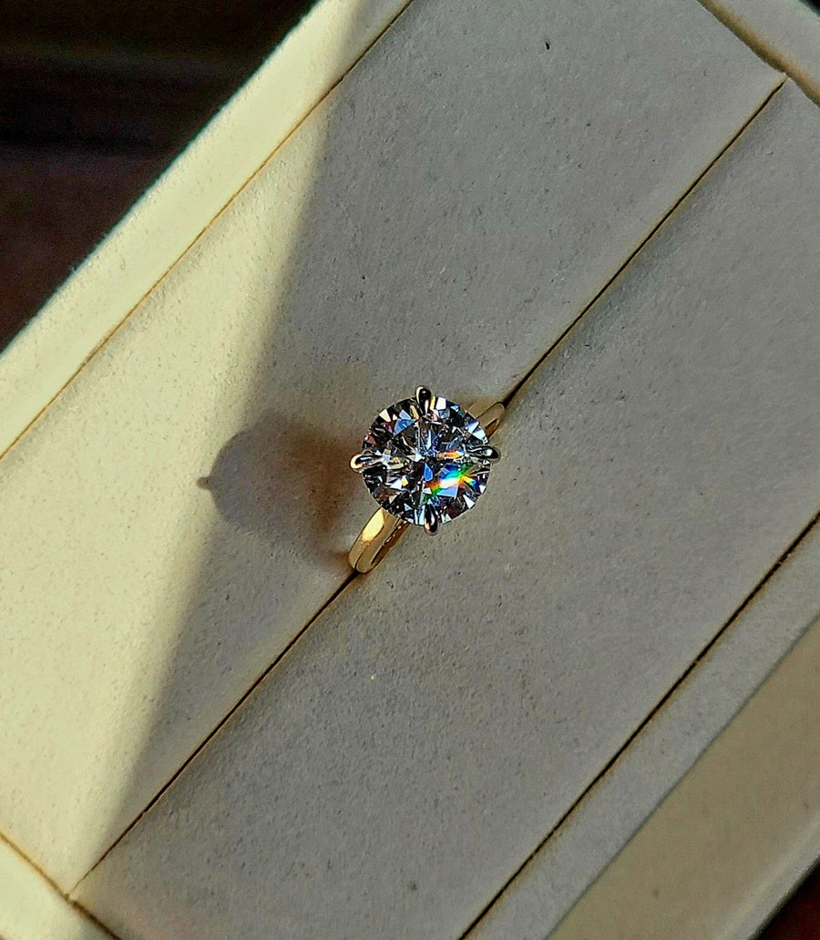 Solid 18k White and Yellow Gold 2.58ct (G VVS2) Lab Diamond Ring (RO801)