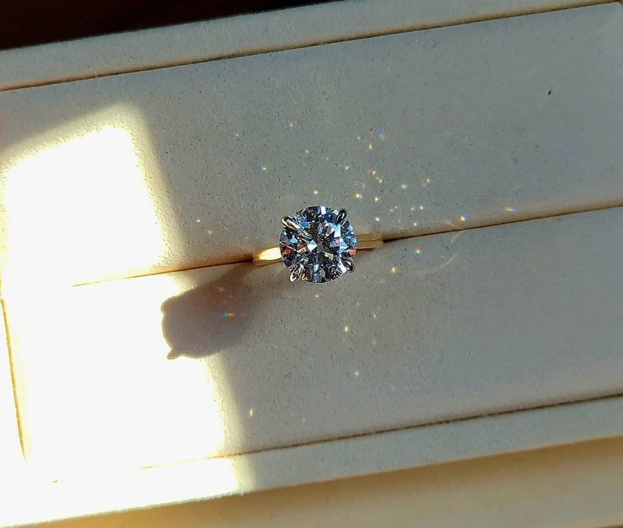 Solid 18k White and Yellow Gold 2.58ct (G VVS2) Lab Diamond Ring (RO801)