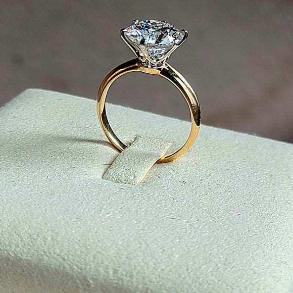 Solid 18k White and Yellow Gold 4ct F VS1 Lab Round Diamond Ring