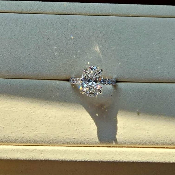 Solid 18k Gold 3.5ct E VS1 Lab Oval Diamond Ring with Side Lab Diamond