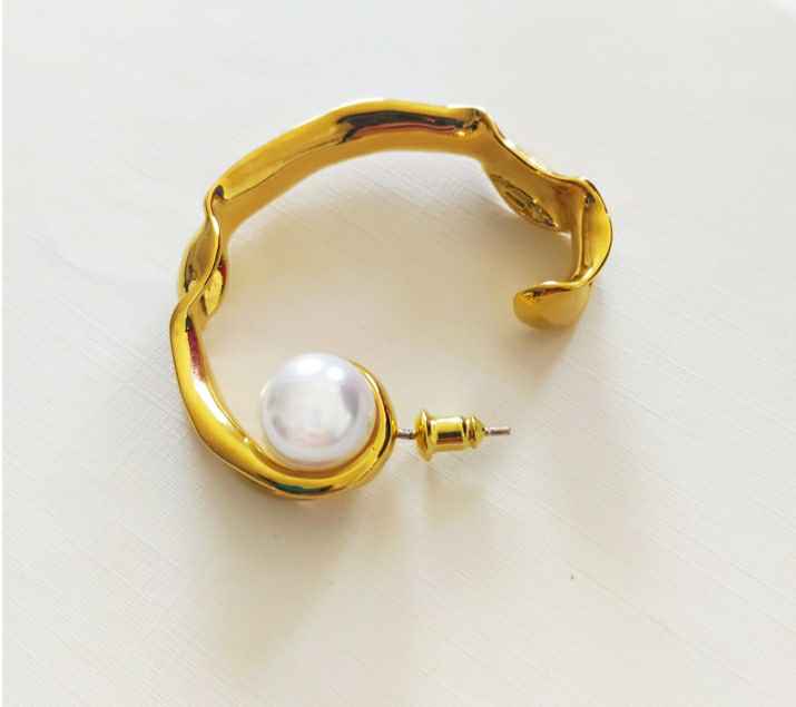 Natural pearl ripple earrings
