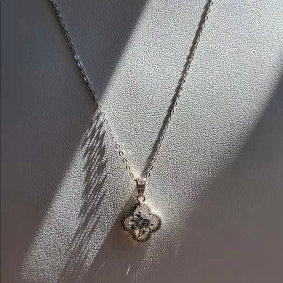 1ct 4-Leaf Clover Moissanite Necklace & Pendant